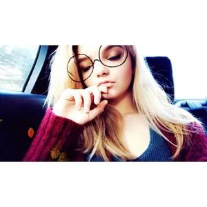 Meet your Posher, Carleigh